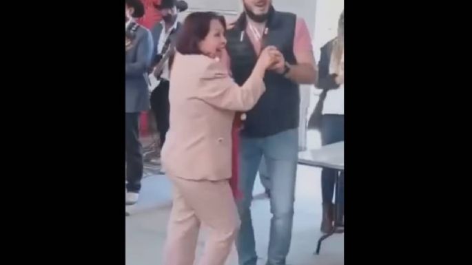 Captan a precandidata de Morena a gubernatura de Querétaro enfiestada y sin cubrebocas