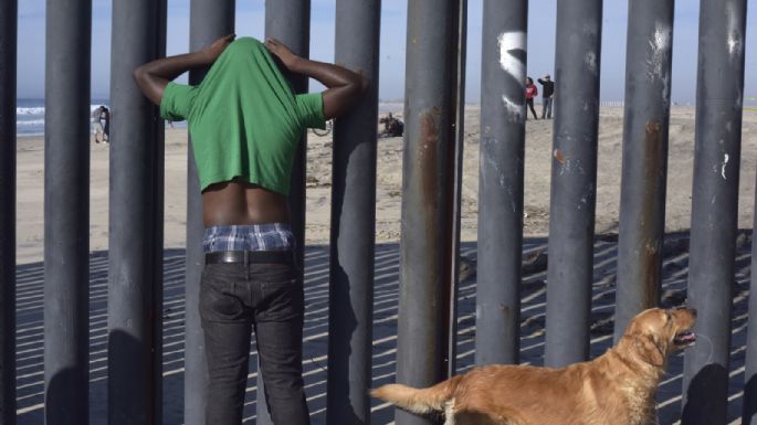 El gobierno de Biden dice que está obligado por ley a construir el muro fronterizo por esta razón