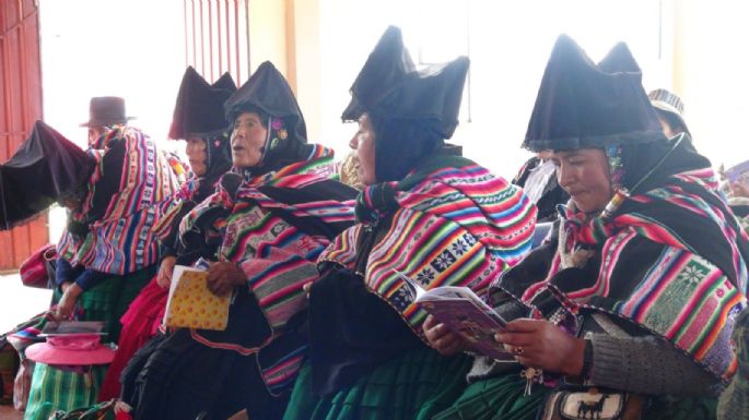 Mujeres aimaras proponen cárcel para infieles en Bolivia