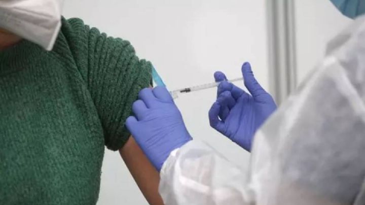 Investigan a un hombre que se vacunó 10 veces contra el covid-19