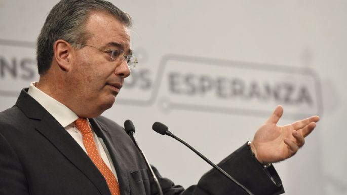 Gobernador del Banco de México defiende autonomía de la institución frente a presiones políticas