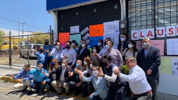 Militantes de Morena y del PAN protestan por designación de candidaturas en Puebla