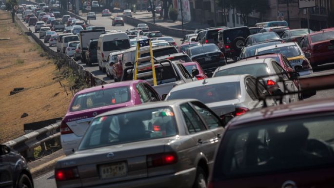 Escasez de placas en CDMX; una empresa concentra la proveeduría