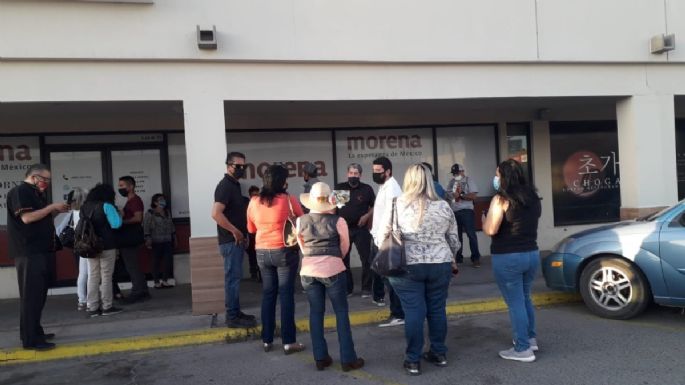 BC: militantes protestan afuera de "casa Morena" contra imposiciones de Delgado