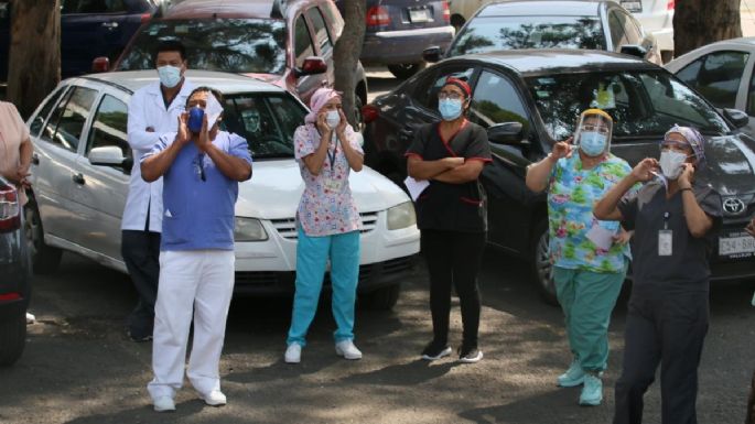 Personal médico exige vacunas a Sheinbaum durante la inauguración del Cablebús