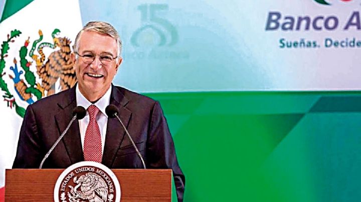 Banco Azteca y tarjetas Bienestar: Un contrato millonario con dinero destinado a los pobres