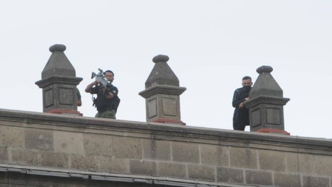 Denuncian a "francotiradores" sobre Palacio Nacional; no había armas, sino un inhibidor de drones: Presidencia