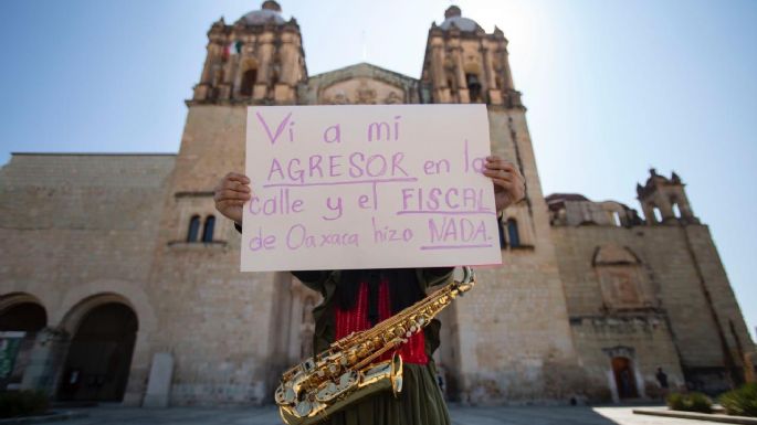 "Vi a mi agresor en la calle y el fiscal de Oaxaca hizo nada": saxofonista agredida