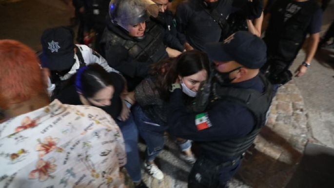 Policía de Aguascalientes "caza" a mujeres tras protesta; hay 33 detenidos