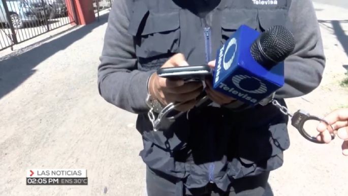 Detienen a reportero de Televisa mientras hacía enlace en vivo (Video)