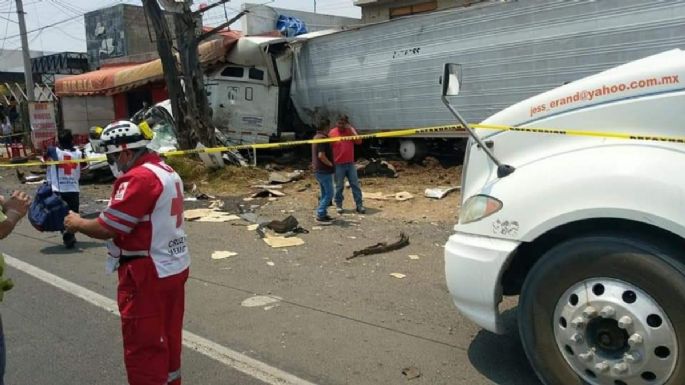 Aparatoso choque en la México-Toluca deja cuatro personas muertas y dos heridas