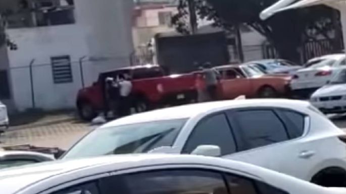 Intentó evitar el secuestro de una mujer y lo asesinan en el estacionamiento de un supermercado (Video)