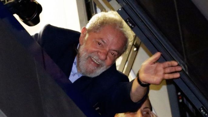 Lula sigue al frente de las encuestas y se impondría en primera vuelta con el 45% de los votos