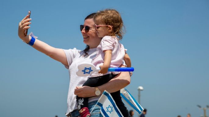 Israel levanta el uso obligatorio de cubrebocas en interiores a partir del fin de semana