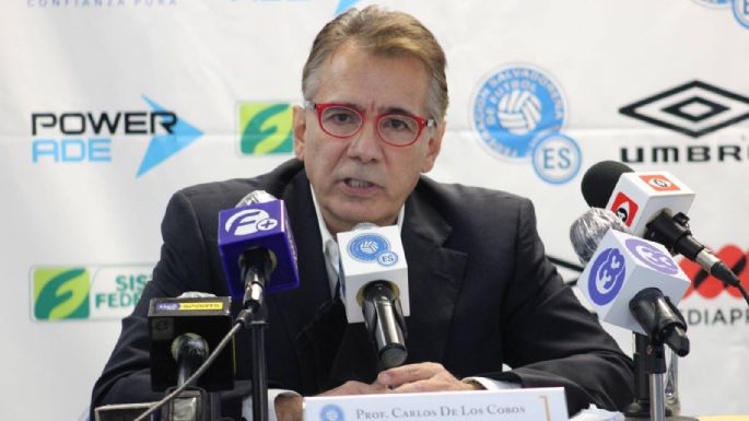 Carlos de los Cobos deja la dirección técnica de la selección de El Salvador