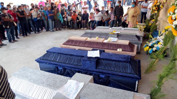 Sepultan a los siete indígenas zapotecos fallecidos en un enfrentamiento en la Sierra de Oaxaca