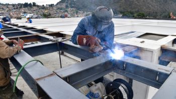 Aranceles a México y Canadá por el aluminio y el acero serán del 50%: EFE