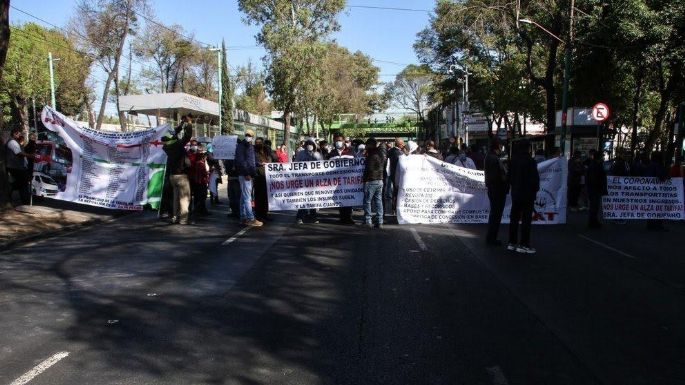 Médicos privados bloquean calles en la CDMX para exigir vacuna anticovid