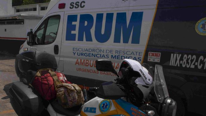 Con arma de fuego, sujeto amenaza y roba celulares a tres paramédicos del ERUM en Iztapalapa