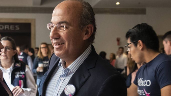 Calderón: "error o franca vileza", dejar sin vacuna a médicos privados