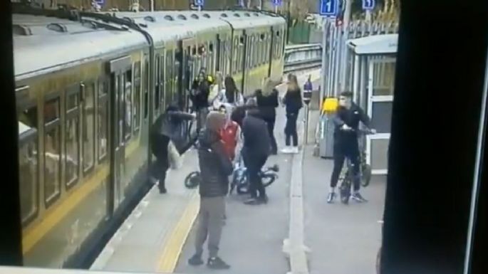 Mujer cae a las vías tras ser acosada por un grupo de jóvenes en el Metro de Dublín