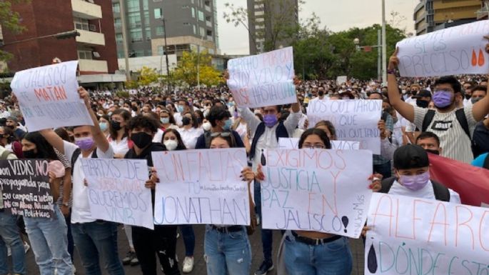 Con marcha, integrantes de la UdeG exigen justicia por los hermanos González Moreno