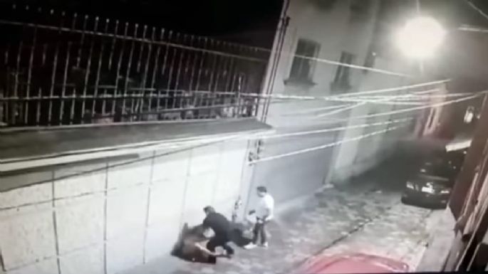 Edomex: Brutal golpiza a una mujer en Toluca queda registrada en un video