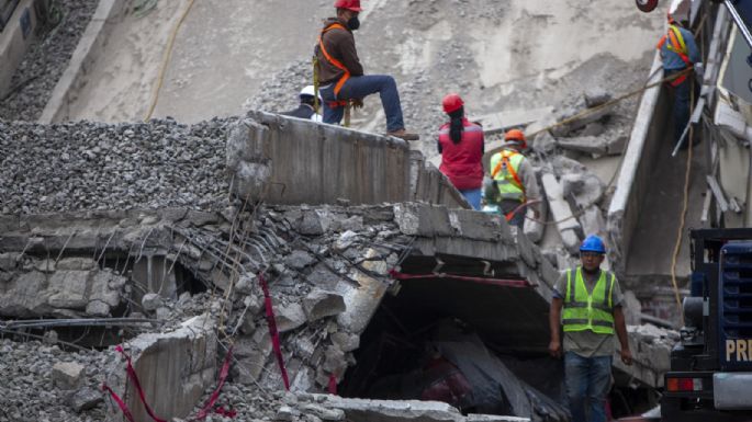 Toman muestra de concreto en tramo colapsado de la Línea 12 del Metro