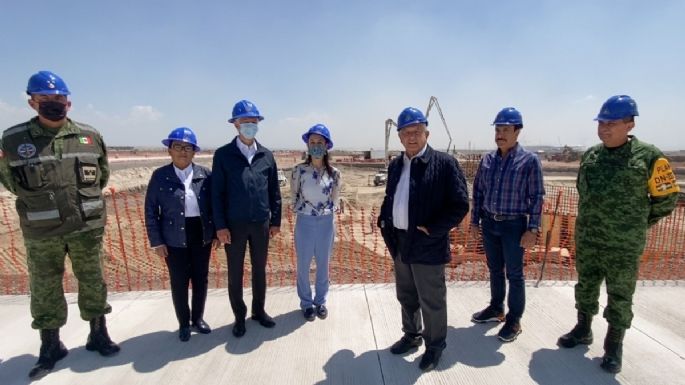 AMLO supervisa construcción de Santa Lucía; es una obra “impresionante”, dice