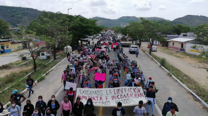 Normalistas instalan plantón para exigir liberación de compañeros en Chiapas