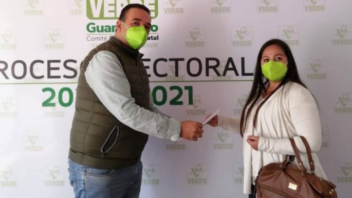 Balean auto de candidata del PVEM en Acámbaro; intenta denunciar pero no encuentra personal en el MP