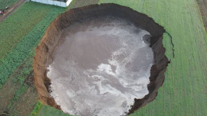 Socavón gigante se forma en Puebla; tiene más de 60 metros de diámetro y 20 de profundidad (Videos)
