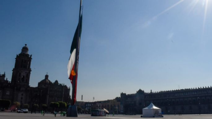 Izan bandera de México a media asta en CDMX por víctimas de colapso de Línea 12