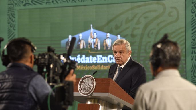 AMLO arremete de nuevo contra Adrián de la Garza y acusa al INE de “hacerse de la vista gorda”