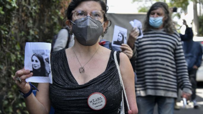 "Echeverría asesino" y "genocida", gritan al expresidente afuera de su casa de San Jerónimo