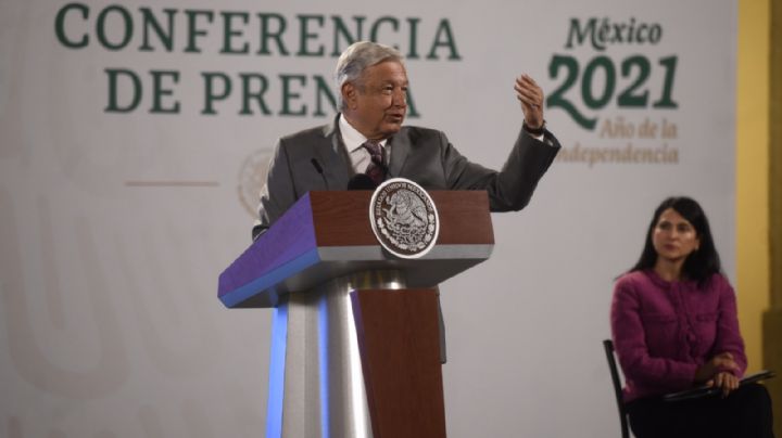 AMLO refrenda crítica a clase media; hay un sector partidario de "el que no transa no avanza"