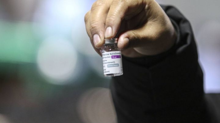 AstraZeneca admite que “en casos raros” su vacuna contra covid puede provocar trombosis