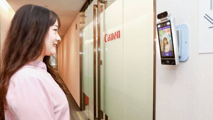 Empleados de Canon en China deben mostrar rostros sonrientes para poder entrar a las oficinas