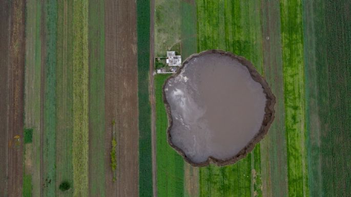 Rayos, volcanes, ríos subterráneos y una embotelladora: los misterios del socavón en Puebla