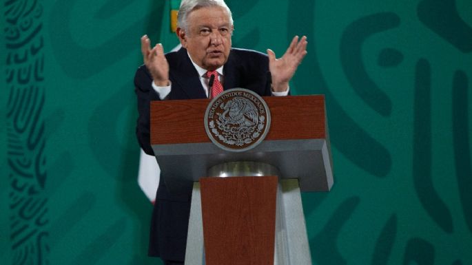 "Ya es deporte nacional echarle la culpa a la austeridad": AMLO al INE por consulta sobre expresidentes