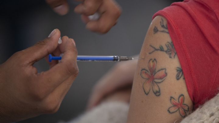 No vayan "crudos" a vacunarse, pide secretario de Salud de BC a jóvenes de 18 años