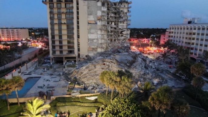 Sin causa aparente, colapsa parte de un edificio de 100 apartamentos en Miami (Video)