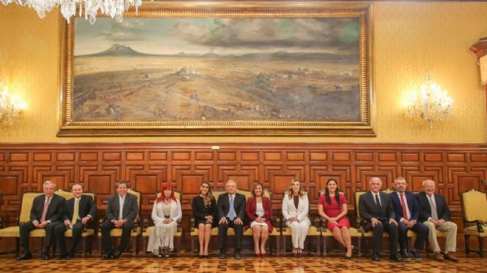 AMLO recibe en Palacio Nacional a gobernadores electos de Morena