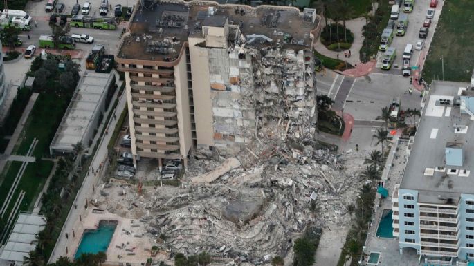 Un muerto y 99 desaparecidos tras derrumbe de edificio en Miami