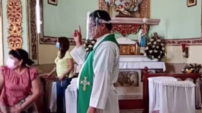 Asesinan a un hombre afuera de una iglesia; el tiroteo interrumpe la misa (Video)