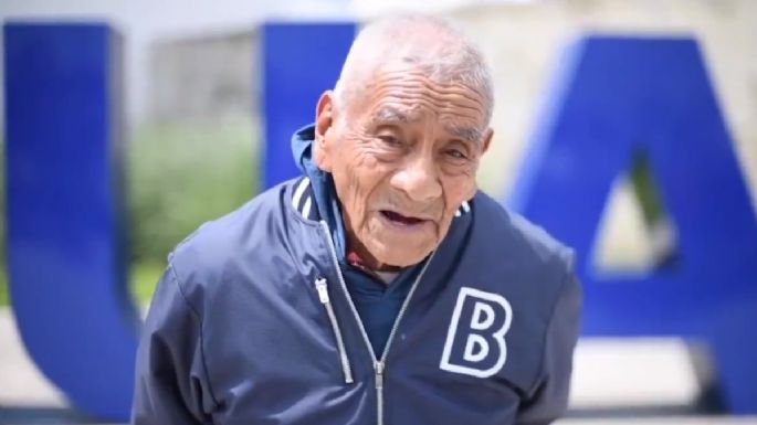 Felipe, de 84 años, se gradúa como ingeniero en Procesos y Gestión Industrial