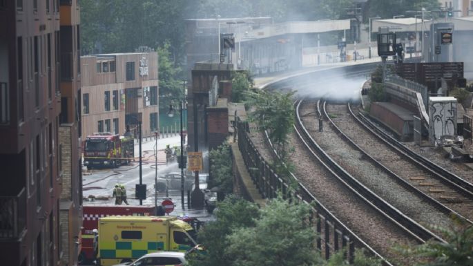 Estación de trenes Elephant and Castle de Londres es afectada por un incendio