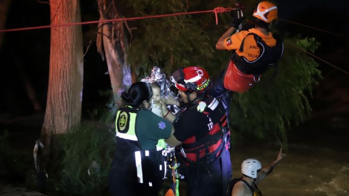 Rescatan en NL a 13 personas atrapadas en el río La Silla; buscan a desaparecida