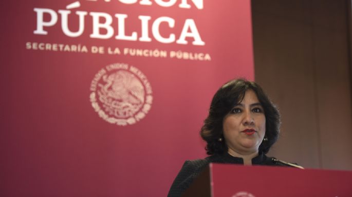 Irma Eréndira Sandoval firma su último acuerdo como titular de la SFP