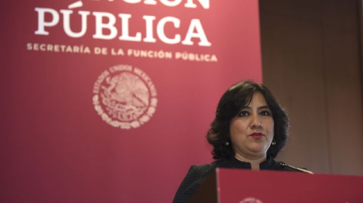 Irma Eréndira Sandoval firma su último acuerdo como titular de la SFP